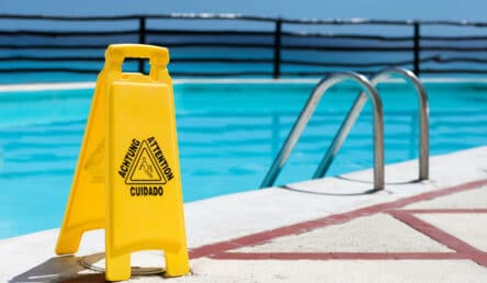 בטיחות בבריכת שחייה